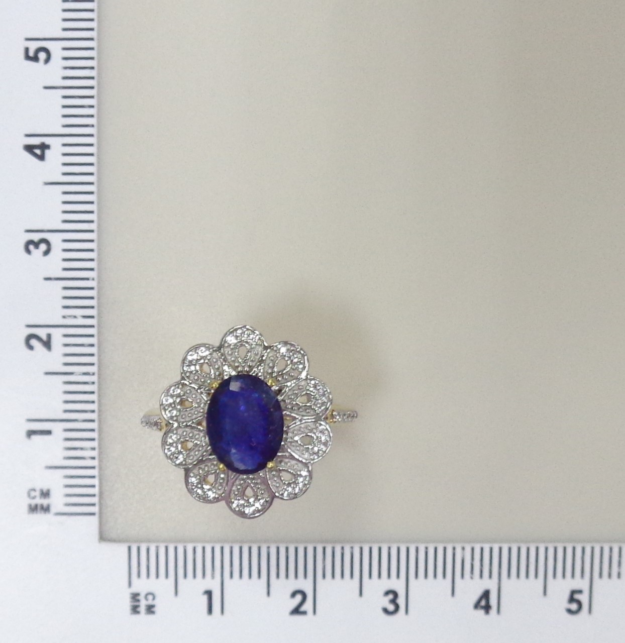 Серебряное кольцо с сапфиром "Цветок"